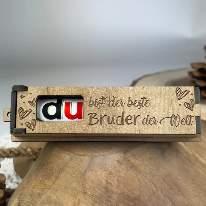 Gravierte Holzbox mit Duplo und Herz als Geschenkbox