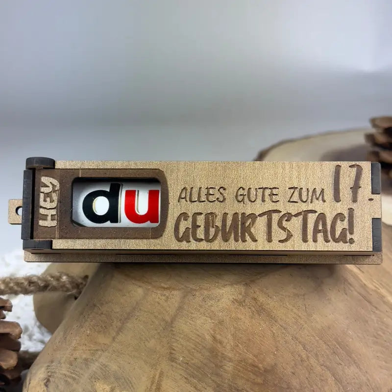 Hellbraune Holzbox mit Duplo als Geburtstags-Geschenkbox, nachhaltiges Holzgeschenk