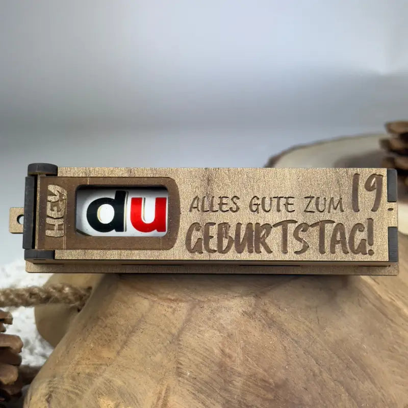 Hellbraune Holzbox mit Duplo als Geburtstags-Geschenkbox, ideal zum Verschenken