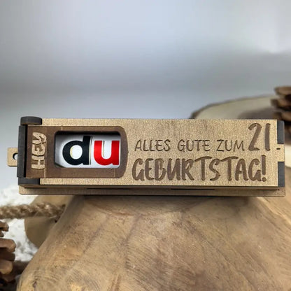 Hellbraune Holzbox mit Duplo als Geburtstags-Geschenkbox perfekt für kreative Geschenke