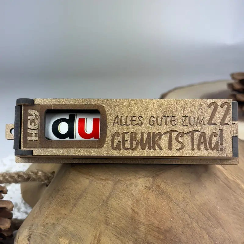 Hellbraune Holzbox mit Duplo als Geburtstags-Geschenkbox, langlebiges Holzmaterial
