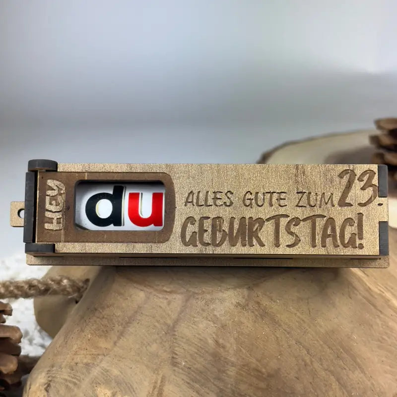 Hellbraune Holzbox mit Duplo, ideale Geburtstags-Geschenkbox für Kinder