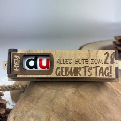 Hellbraune Holzbox mit Duplo als Geburtstags-Geschenkbox, hochwertiger Holzgeschenkbehälter