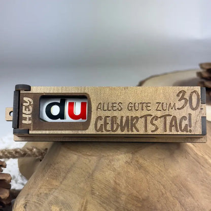 Hellbraune Holzbox mit Duplo als Geburtstags-Geschenkbox, langlebig und stilvoll