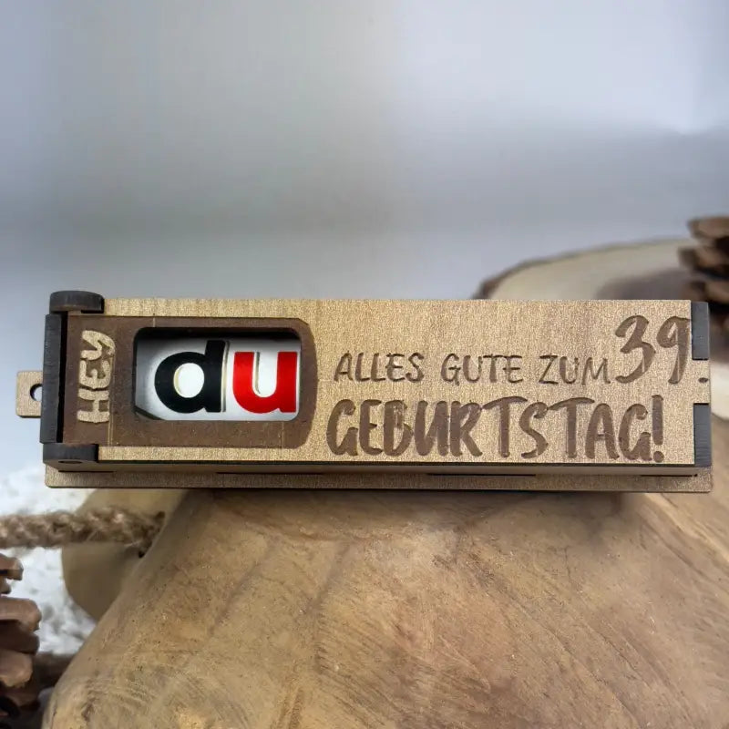Hellbraune Holzbox mit Duplo als Geburtstags-Geschenkbox, hochwertiger Holzgeschenkverpackung