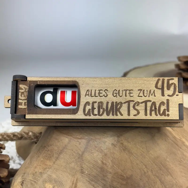 Hellbraune Holzbox als Geburtstags-Geschenk mit Duplo, hochwertiges Holz Geschenkbox