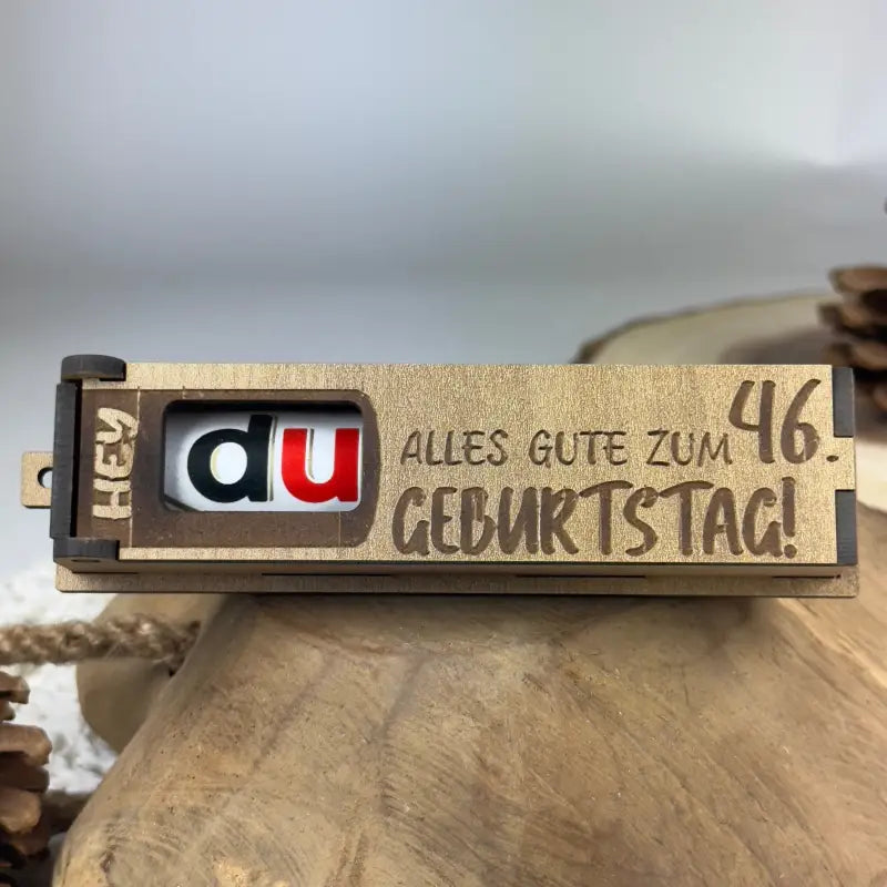 Hellbraune Holzbox mit Duplo als Geburtstags-Geschenkbox, perfekte birthday present Idee