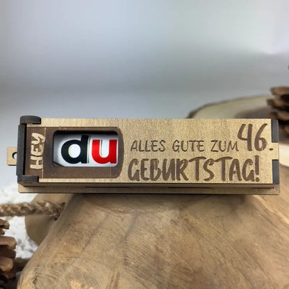 Hellbraune Holzbox mit Duplo als Geburtstags-Geschenkbox, perfekte birthday present Idee
