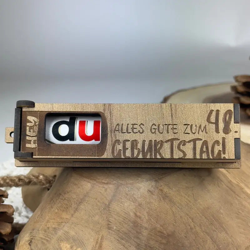 Hellbraune Holzbox mit Duplo als Geburtstags-Geschenkbox, dekorative Holzbox zum Geburtstag