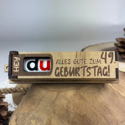 Hellbraune Holzbox mit Duplo als Geburtstags-Geschenkbox, perfekt als Holz-Geschenkidee