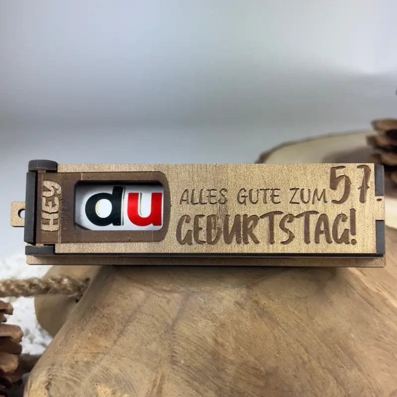 Hellbraune Holzbox mit Duplo als Geburtstag Geschenkbox, nachhaltiges Holzdekor