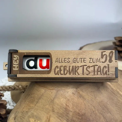 Hellbraune Holzbox mit Duplo als Geburtstags-Geschenkbox, nachhaltiges Geschenkideen