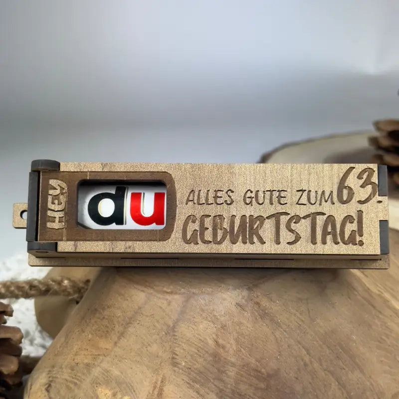 Hellbraune Holzbox mit Duplo als Geburtstags-Geschenkbox, hochwertiger Birthday Geschenkkarton