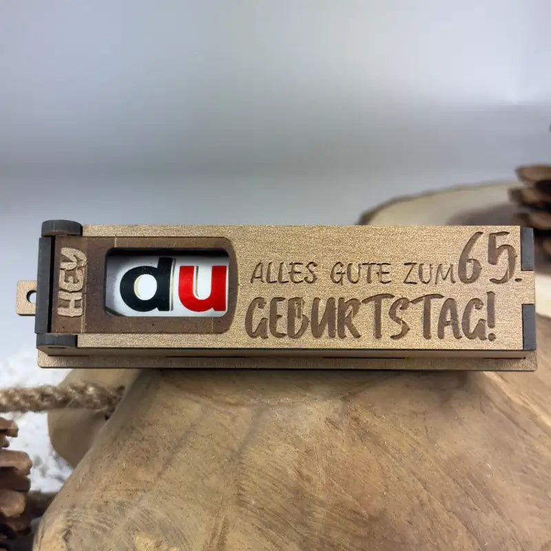 Hellbraune Holzbox mit Duplo als Geburtstags-Geschenkbox, robust und stilvoll