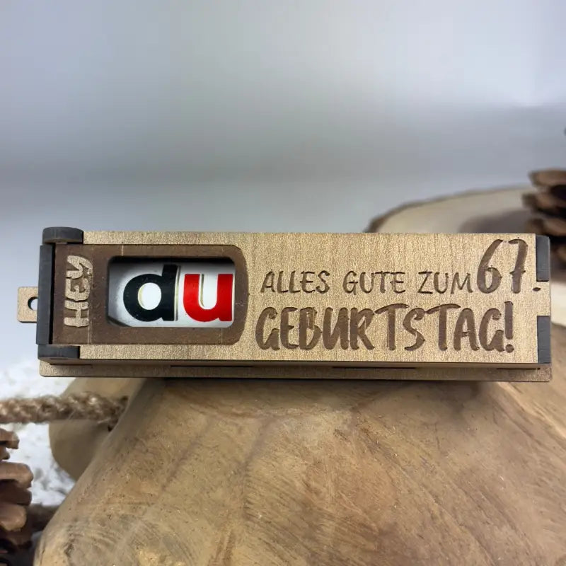 Hellbraune Holzbox mit Duplo als Geburtstags-Geschenkbox, robust und dekorativ