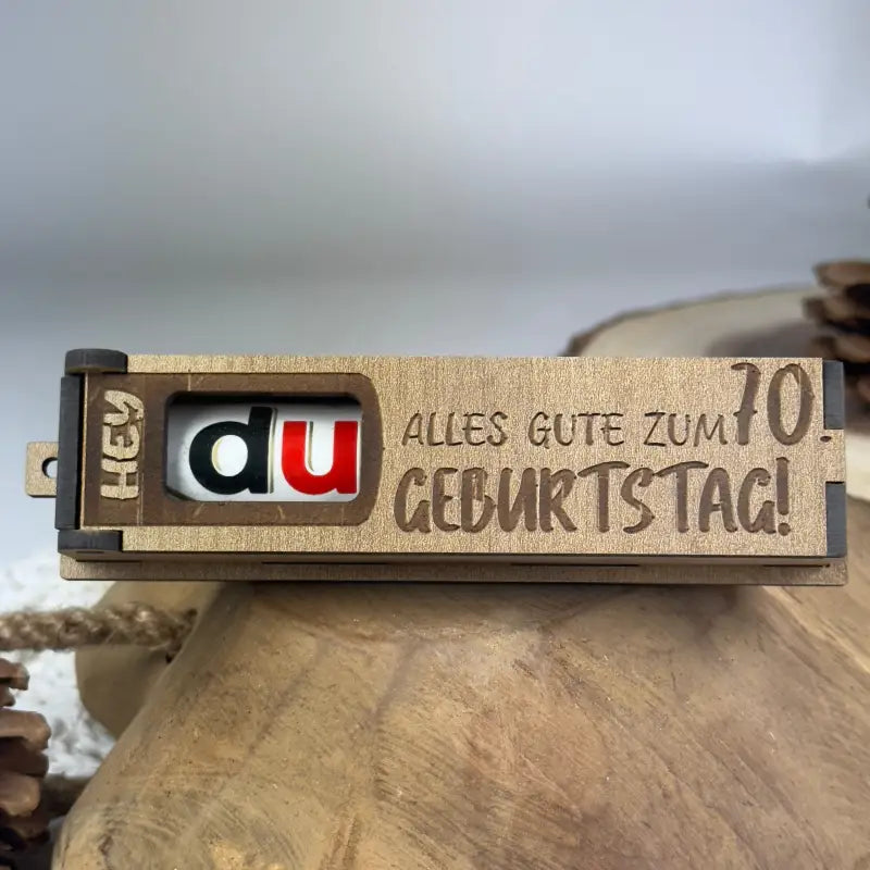 Hellbraune Holzbox mit Duplo als Geburtstags-Geschenkbox, nachhaltige Holzverpackung