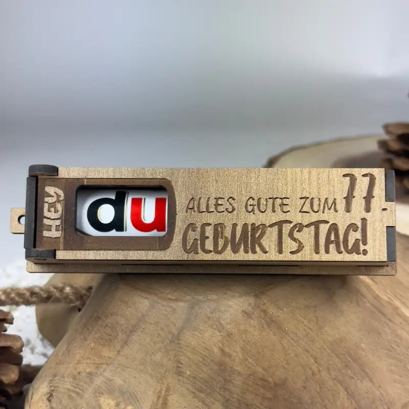Hellbraune Holzbox mit Duplo als Geschenkverpackung für Geburtstagsgeschenke