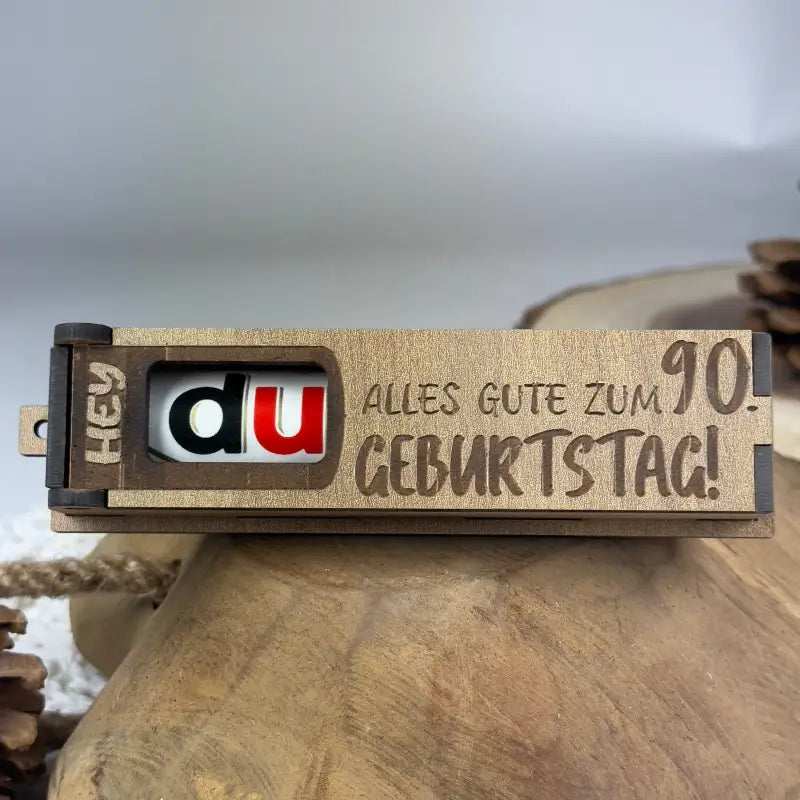 Hellbraune Holzbox mit Duplo als Geburtstags-Geschenkbox, perfekte Geschenkverpackung
