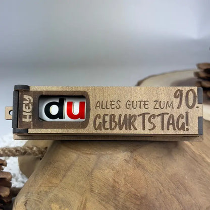 Hellbraune Holzbox mit Duplo als Geburtstags-Geschenkbox, perfekte Geschenkverpackung