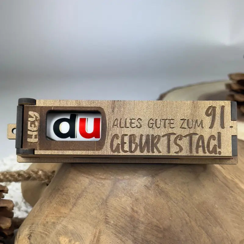 Hellbraune Holzbox mit Duplo als Geburtstags-Geschenkbox, nachhaltiges Geschenkset