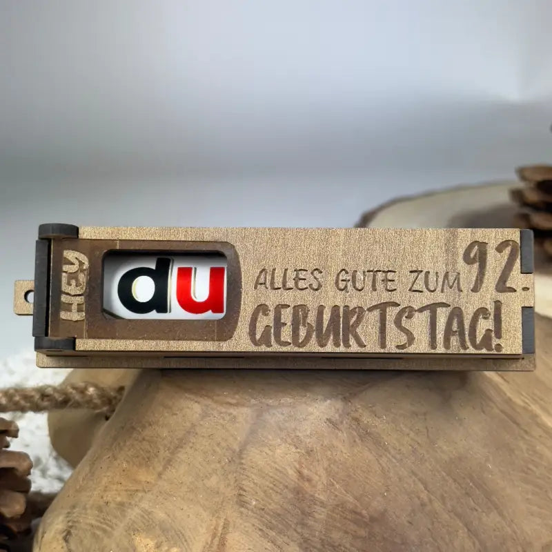 Hellbraune Holzbox mit Duplo als Geburtstag Geschenkbox, perfekt zum Verschenken