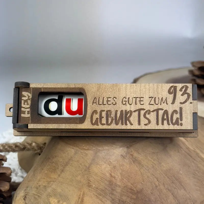 Hellbraune Holzbox mit Duplo als Geschenkbox für Geburtstagsfeier, hochwertige hellbraune Holzbox