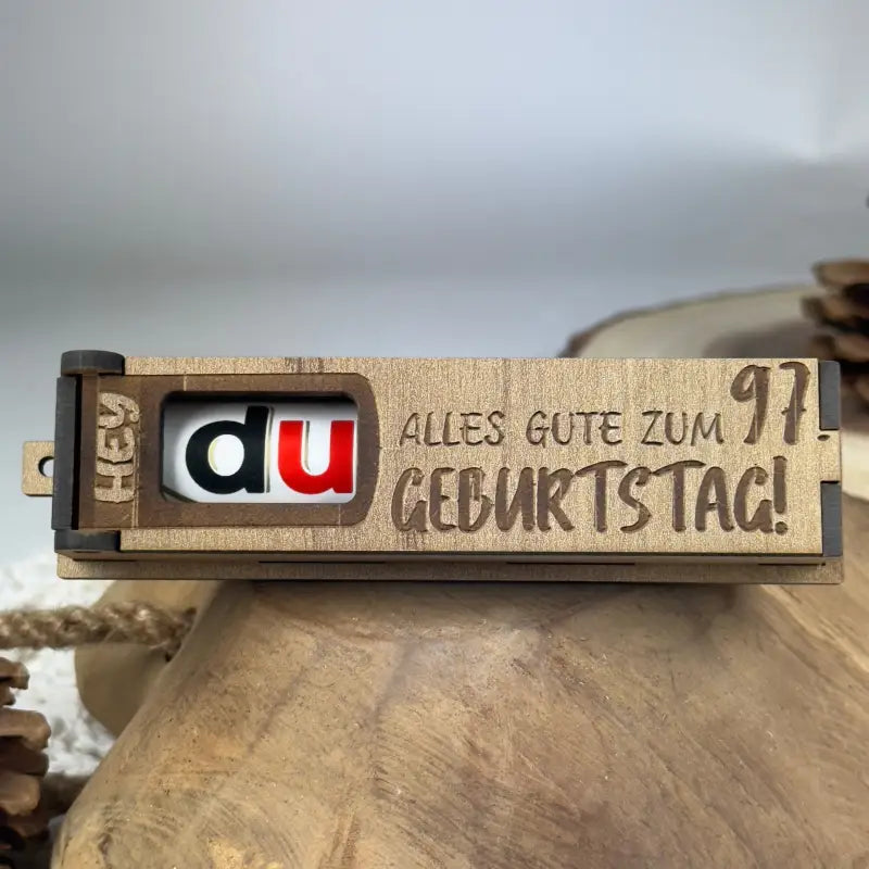 Hellbraune Holzbox mit Duplo als Geburtstags-Geschenkbox, stabile Holz Geschenkverpackung