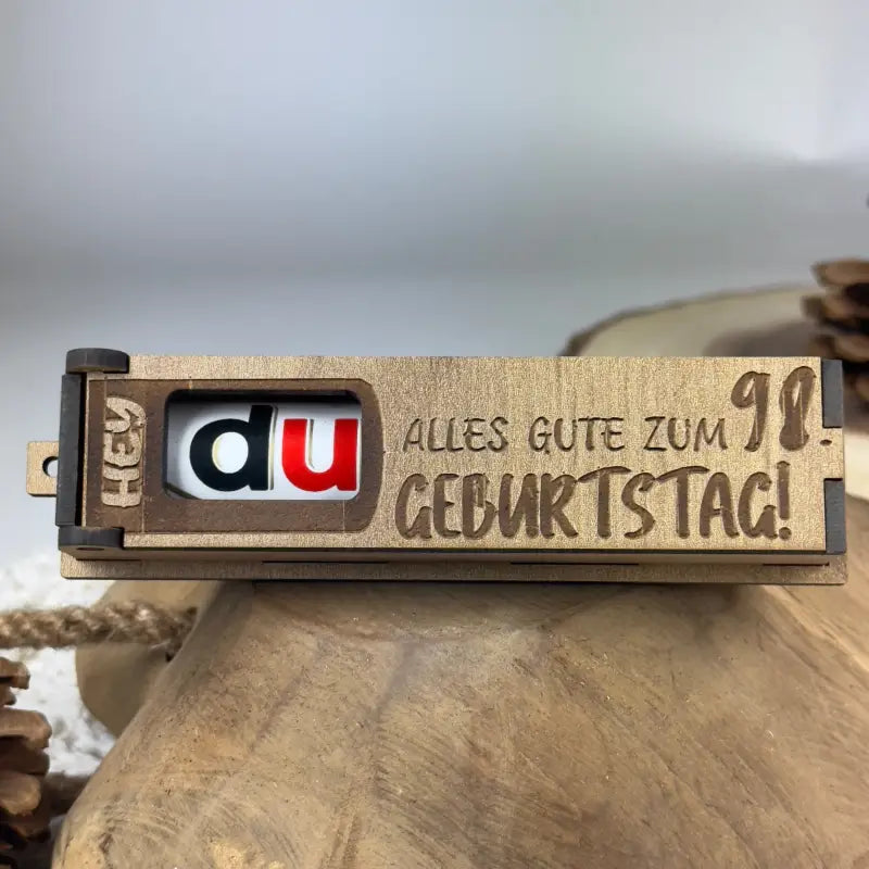 Hellbraune Holzbox mit Duplo als Geburtstags-Geschenkbox, nachhaltiges Geschenkidee