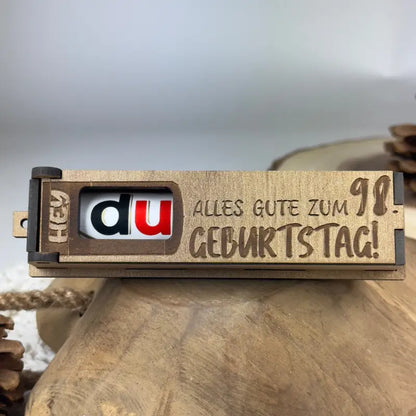 Hellbraune Holzbox mit Duplo als Geburtstags-Geschenkbox, nachhaltiges Geschenkidee