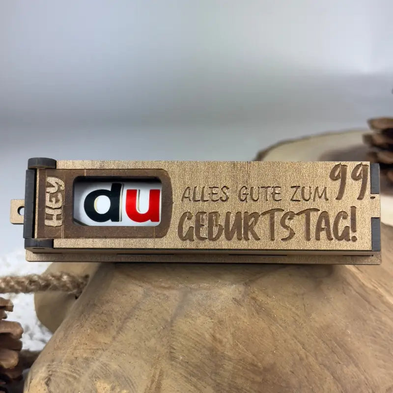 Hellbraune Holzbox mit Duplo als Geburtstags-Geschenkbox, langlebiges Holzdesign