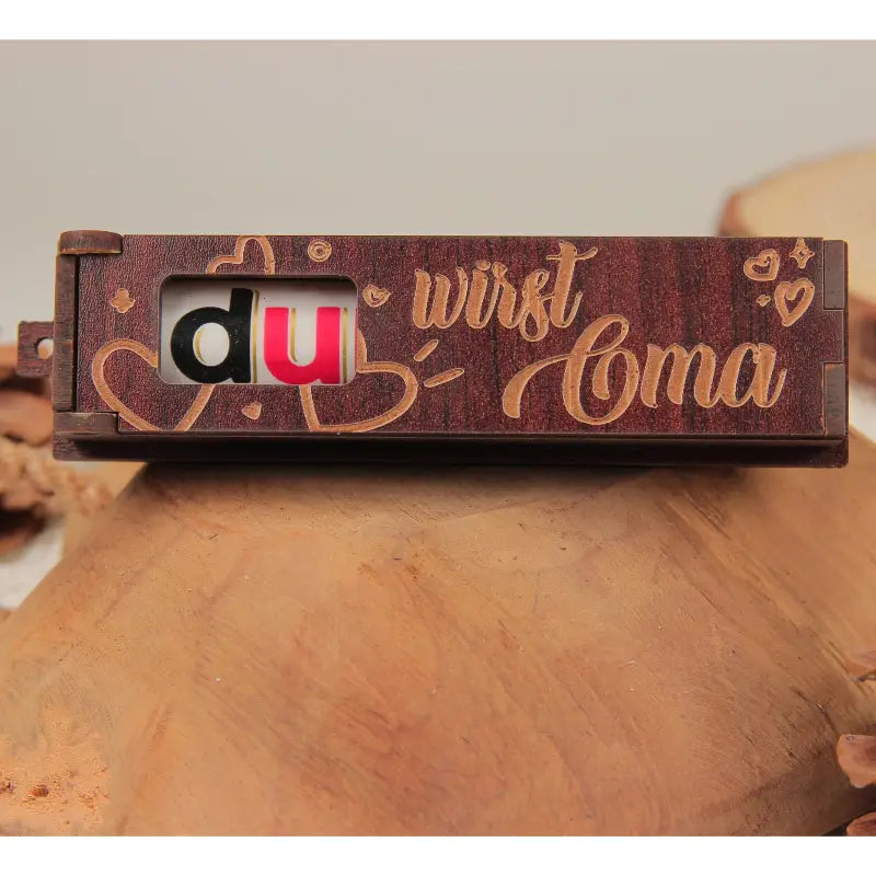 Holzbox schwangerschaft mit duplo und gravur, mit inscription du wirst Oma