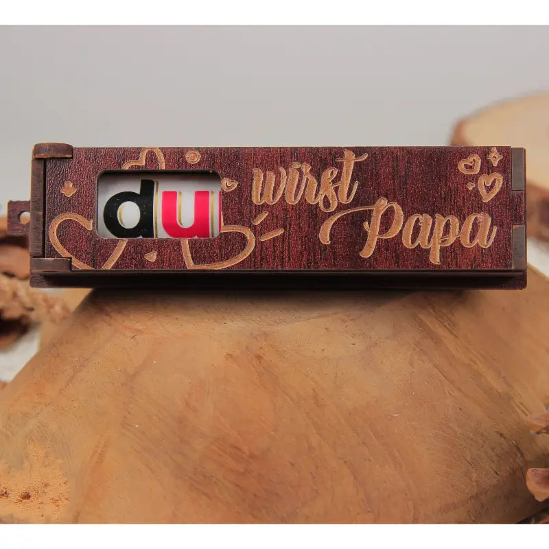 Holzbox mit Schwangerschafts- und Duplo-Gravur und der Aufschrift du wirst Papa