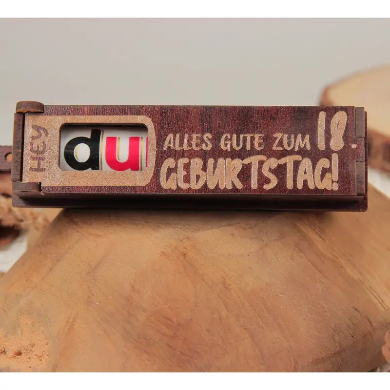 Holz Geschenkbox Dunkelbraun mit roter Geburtstagsdekoration und drehbaren Buchstaben
