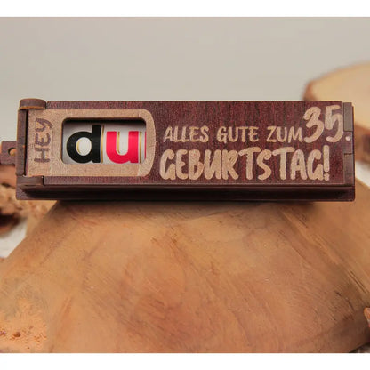 Holz Geburtstag Geschenkbox dunkelbraun mit drehbaren Buchstaben für den Geburtstag