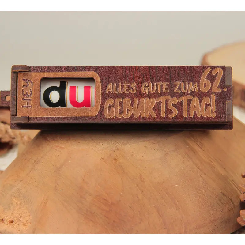 Holz Geburtstag Geschenkbox dunkelbraun mit drehbaren Buchstaben und Geburtstagsnachricht