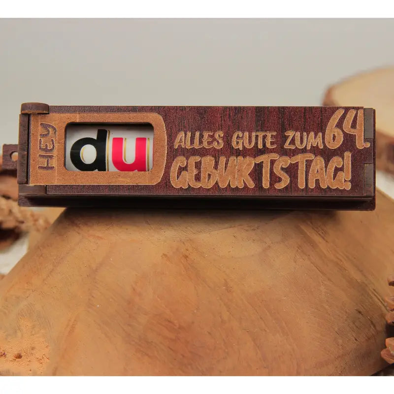 Holz Geburtstagsbox dunkelbraun mit drehbaren Buchstaben für kreative Geburtstagsgrüße