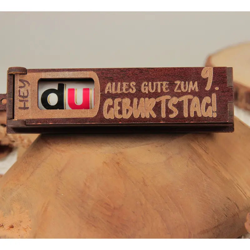 Holz dunkelbraune Geschenkbox mit drehbaren Buchstaben für Geburtstag