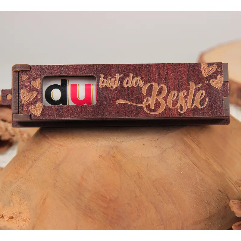 Engraved wooden box with rotating letters für du schaffst das und gold wert Geschenkkiste