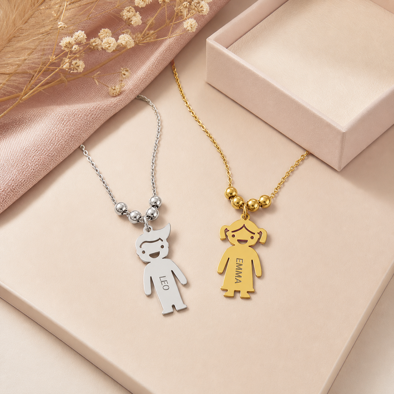 Kinderanhänger-Kette in Silber und Gold mit Jungen- und Mädchenanhänger