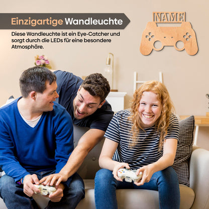 Holz Wandleuchte für Gamer mit warmweißem Licht und individuell gestaltbarem Namen