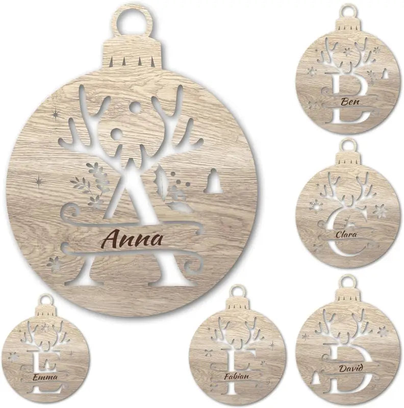 Eleganter Holzanhänger personalisiert mit Name und Initiale für Weihnachten
