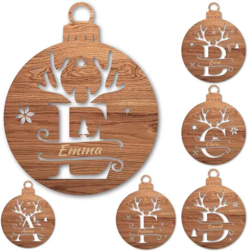 Eleganter Holzanhänger personalisiert mit Name und Initiale für Weihnachten