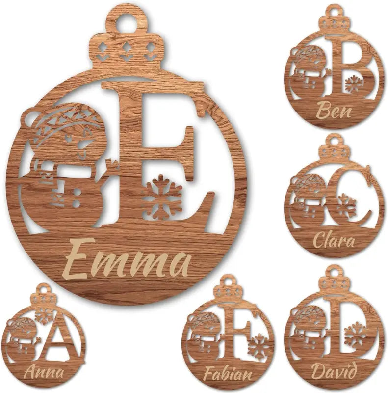 Holz-Schneemann Weihnachtsanhänger mit personalisierter Initiale und Namen